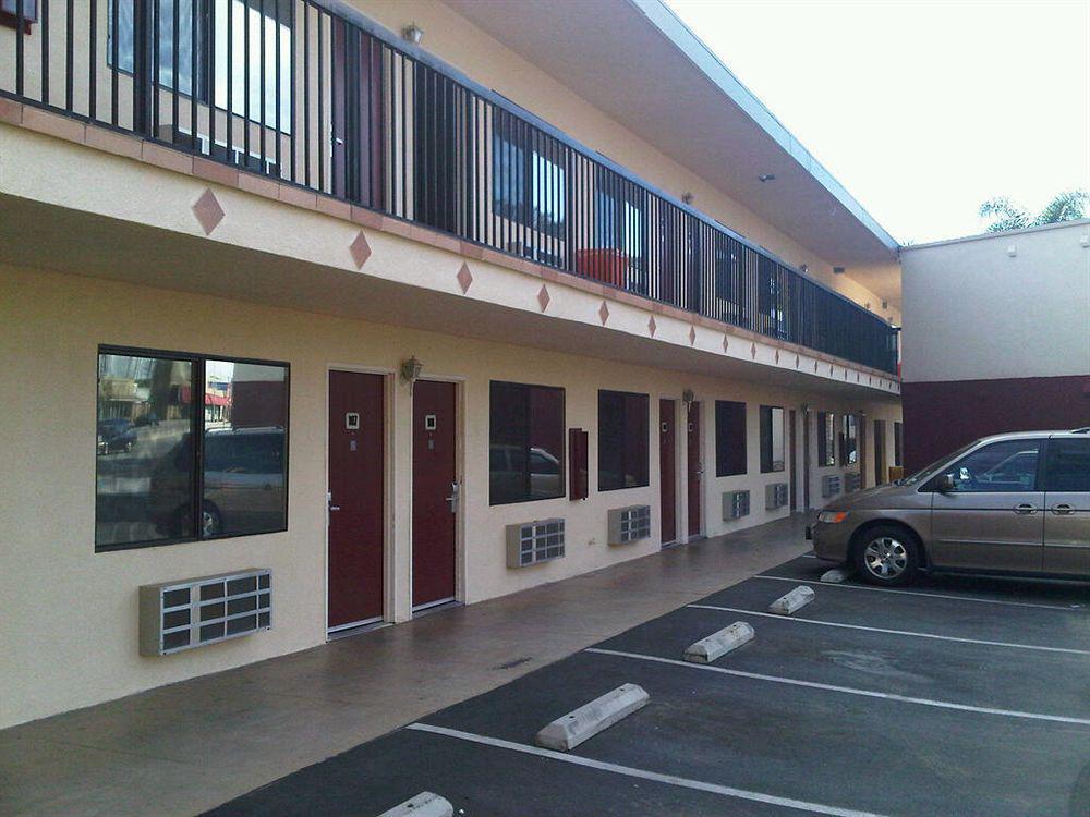 Americas Best Value Inn Pasadena Exterior photo