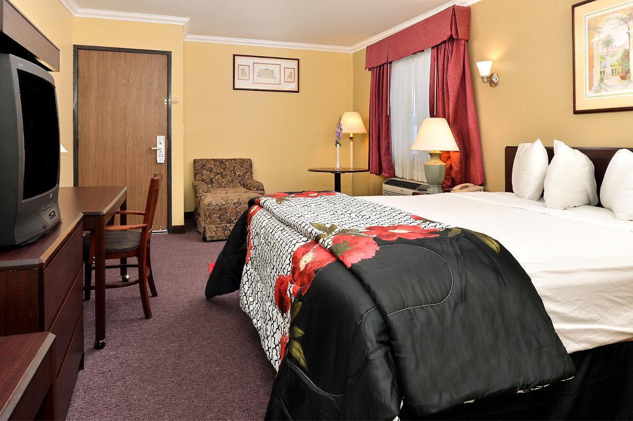 Americas Best Value Inn Pasadena Exterior photo
