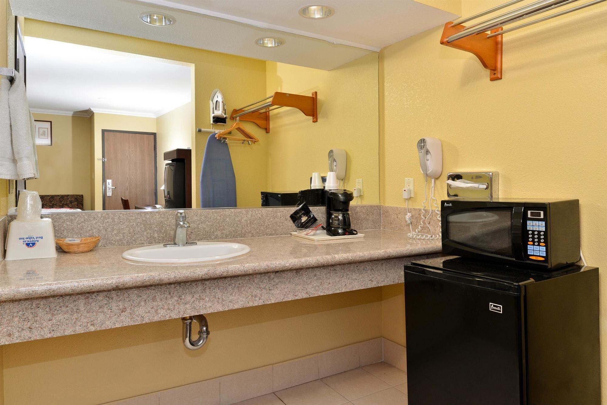 Americas Best Value Inn Pasadena Exterior photo